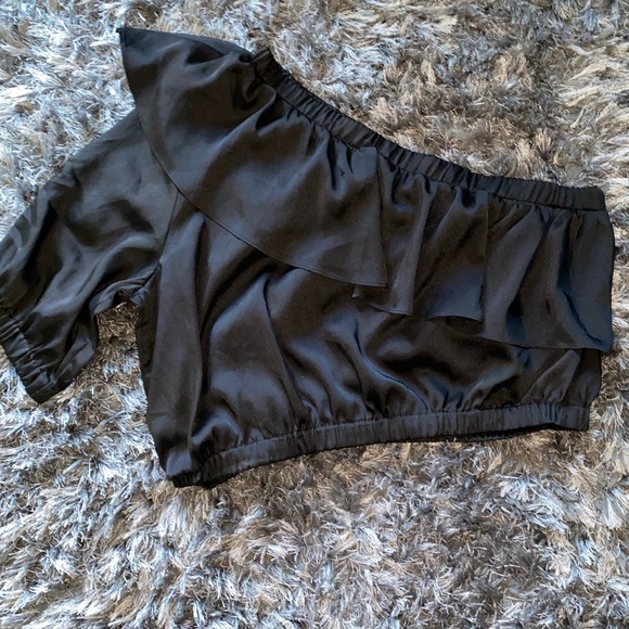 Express One Shoulder Ruffle crop - Picture 3 of 5